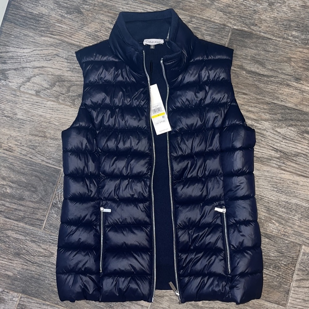 Calvin Klein Women bubble Vest -Medium